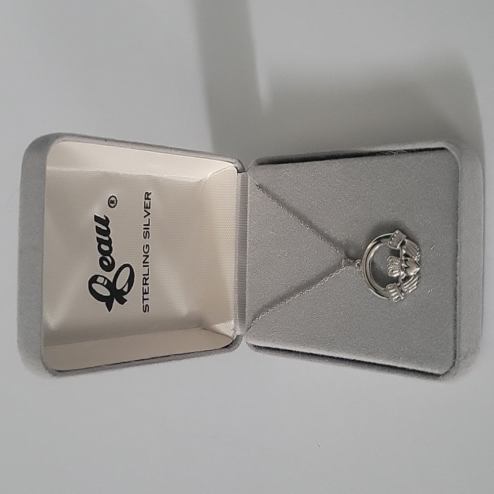 Beau Sterling Silver Necklace with pendant